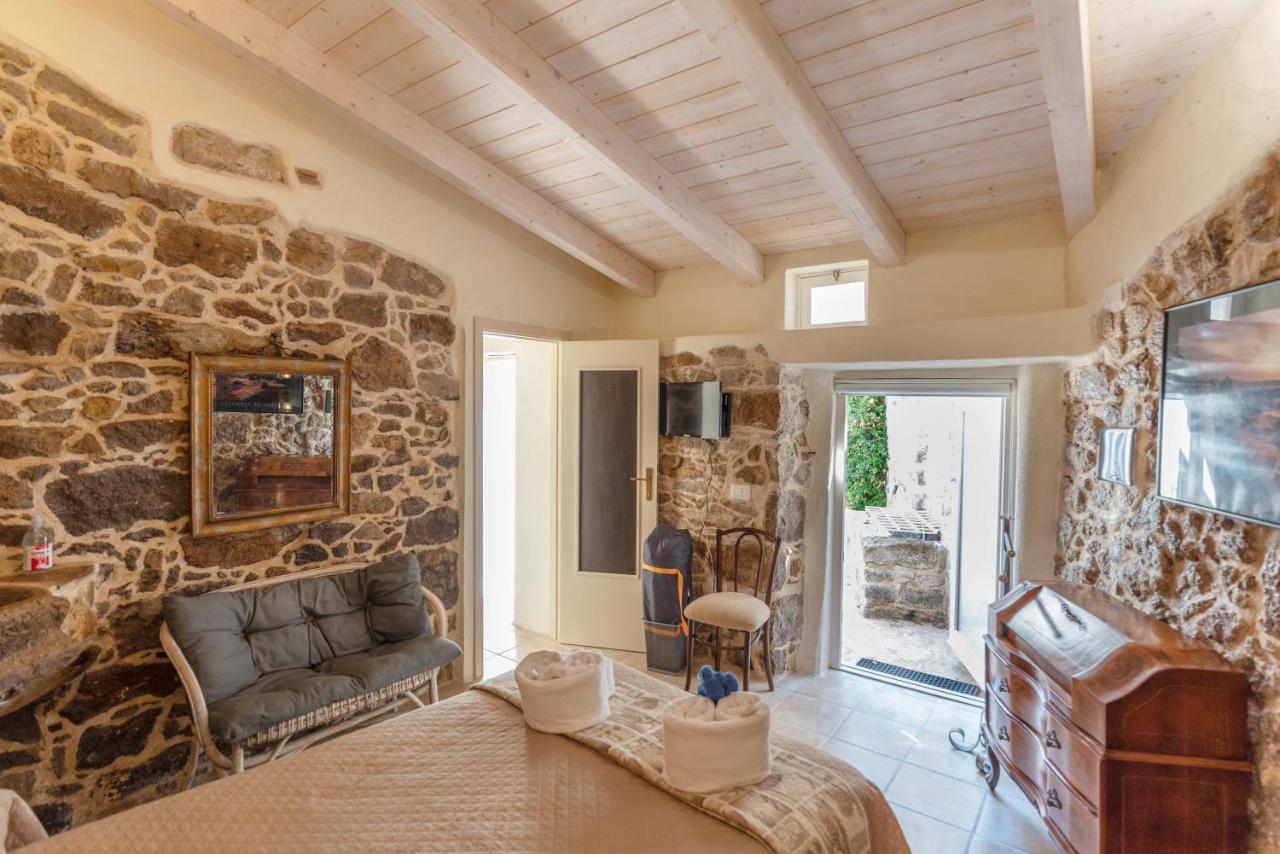 Domo Sa Barra Bed & Breakfast Sant'Antioco Bagian luar foto