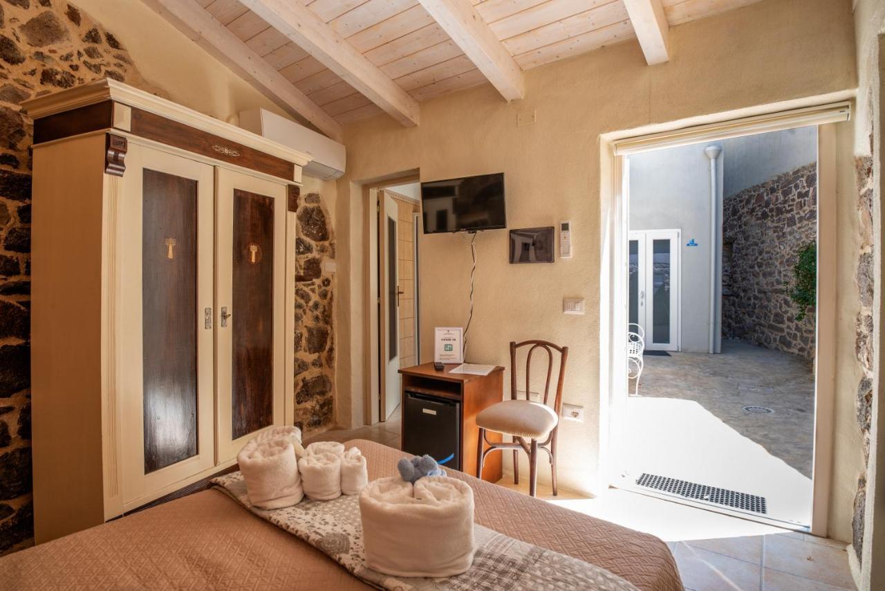 Domo Sa Barra Bed & Breakfast Sant'Antioco Bagian luar foto