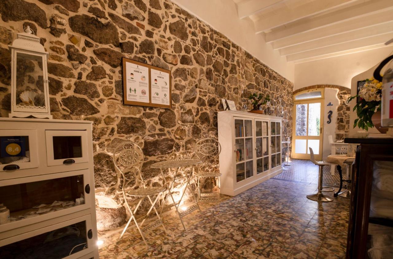 Domo Sa Barra Bed & Breakfast Sant'Antioco Bagian luar foto