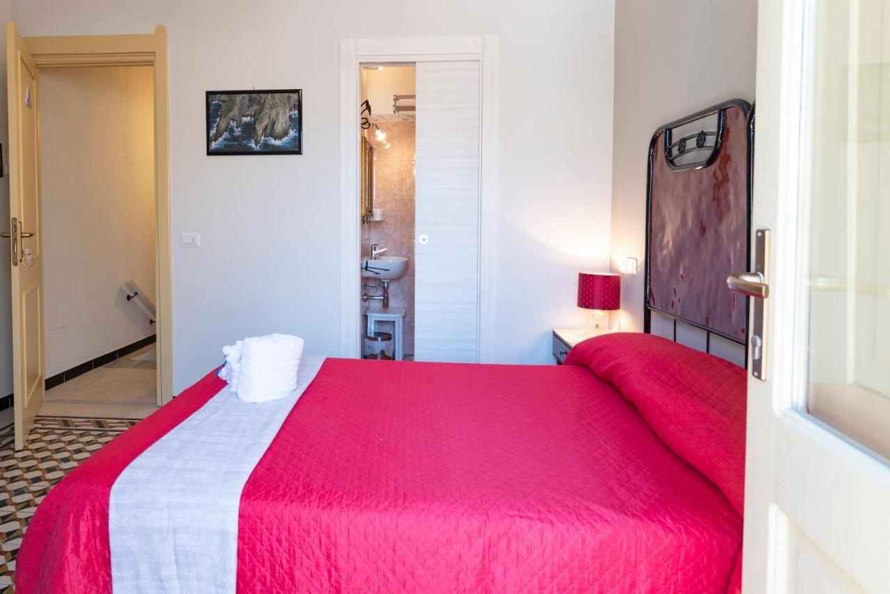 Domo Sa Barra Bed & Breakfast Sant'Antioco Bagian luar foto